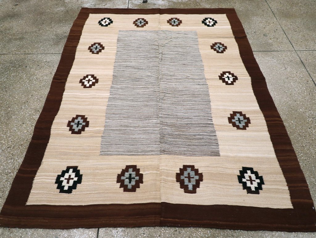 Modern Turkish Flatweave Kilim Accent Rug, No.29161 - Galerie Shabab