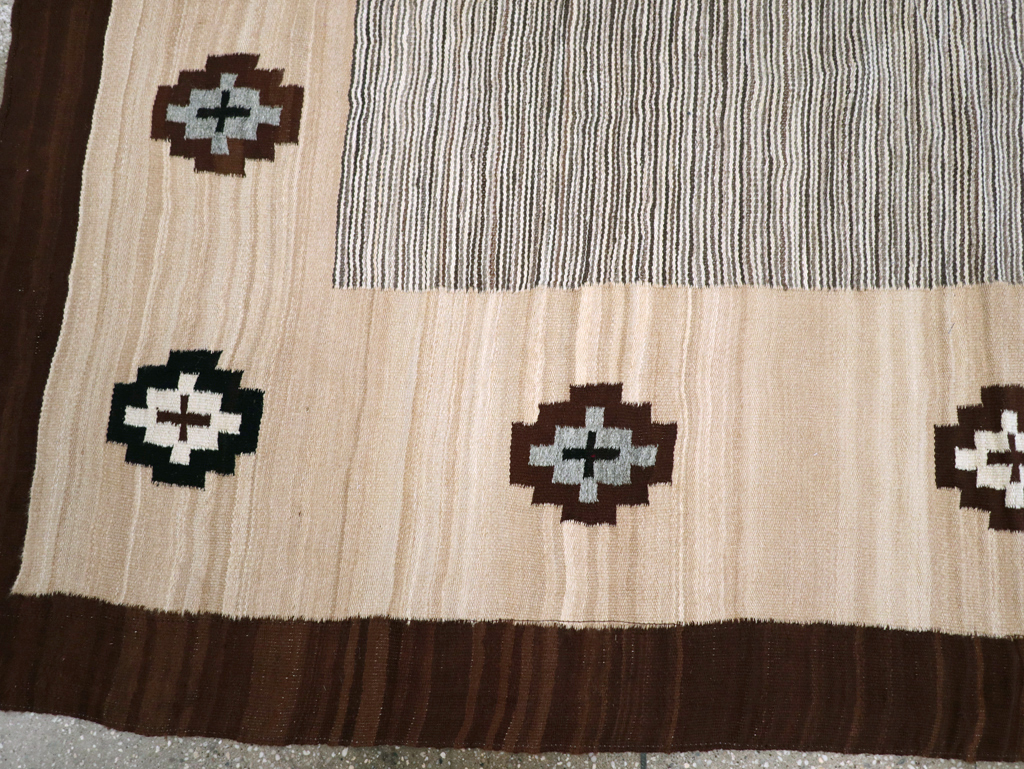 Modern Turkish Flatweave Kilim Accent Rug, No.29161 - Galerie Shabab