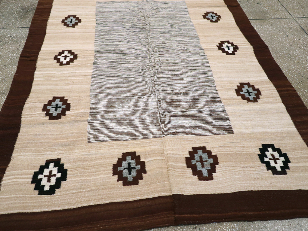 Modern Turkish Flatweave Kilim Accent Rug, No.29161 - Galerie Shabab