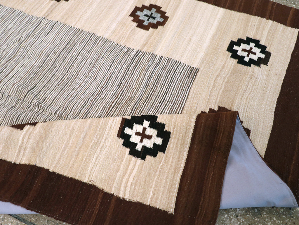 Modern Turkish Flatweave Kilim Accent Rug, No.29161 - Galerie Shabab