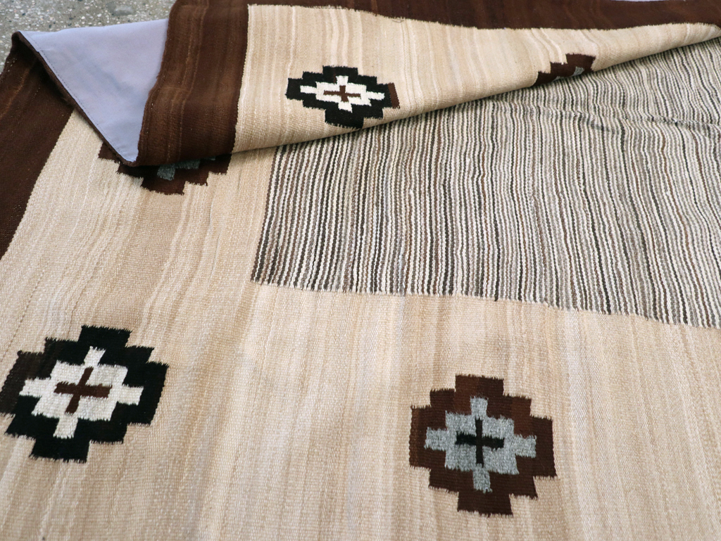 Modern Turkish Flatweave Kilim Accent Rug, No.29161 - Galerie Shabab