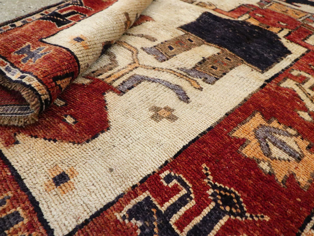 Vintage Persian Bakhtiari Pictorial Rug, No.29169 - Galerie Shabab