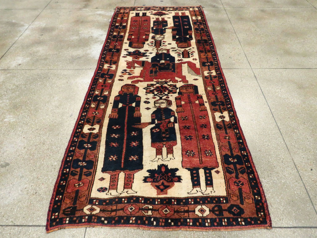Vintage Persian Bakhtiari Pictorial Rug, No.29172 - Galerie Shabab