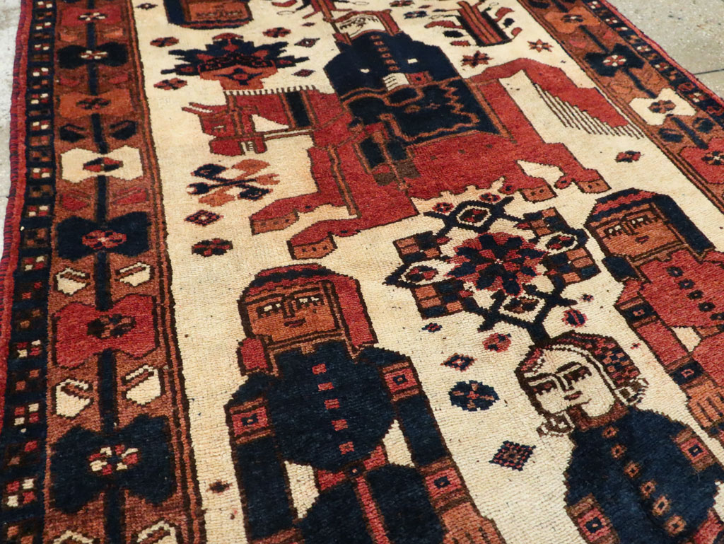 Vintage Persian Bakhtiari Pictorial Rug, No.29172 - Galerie Shabab