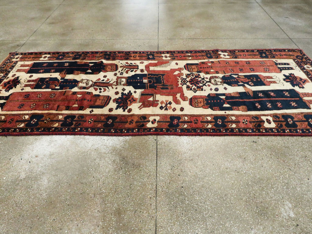 Vintage Persian Bakhtiari Pictorial Rug, No.29172 - Galerie Shabab