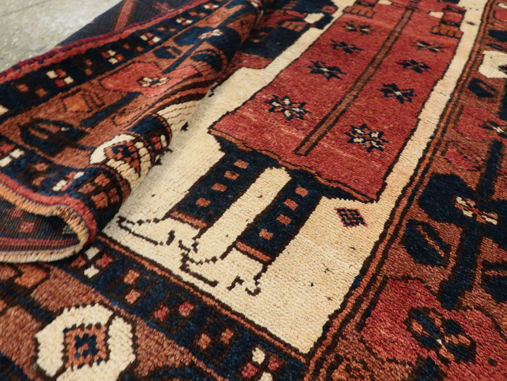 Vintage Persian Bakhtiari Pictorial Rug, No.29172 - Galerie Shabab