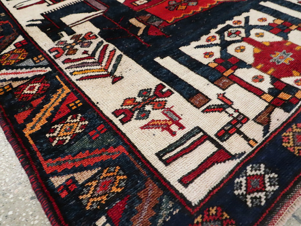 Vintage Persian Pictorial Bakhtiari Accent Rug, No.29173 - Galerie Shabab