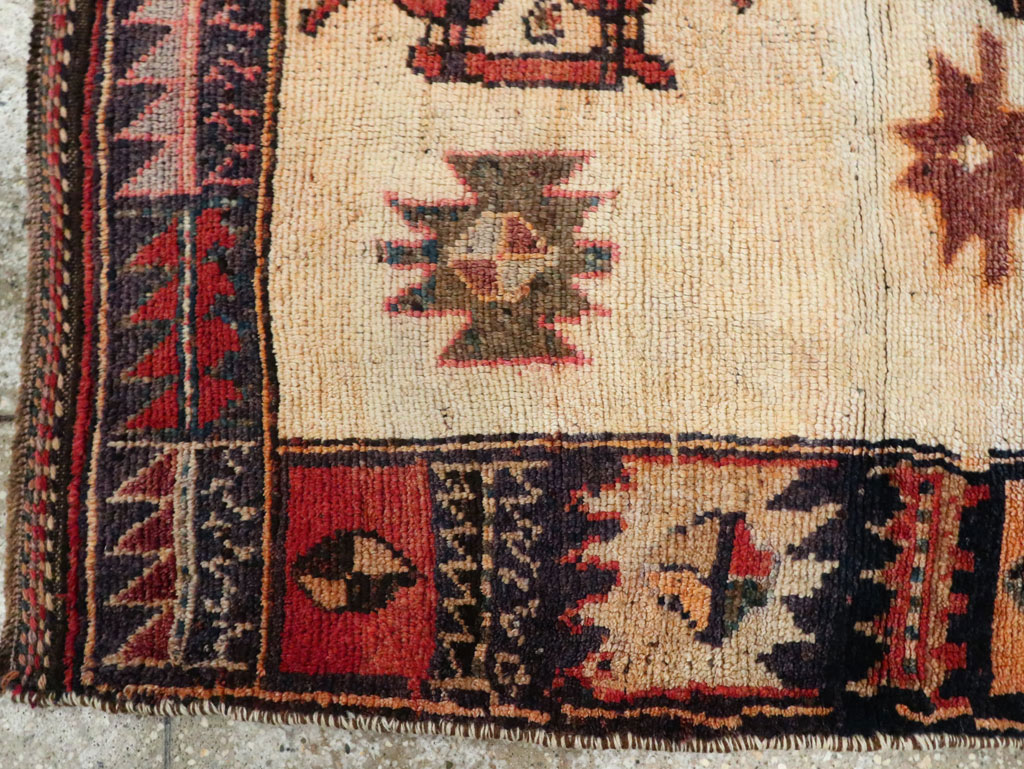 Vintage Persian Pictorial Bakhtiari Rug, No.29175 - Galerie Shabab