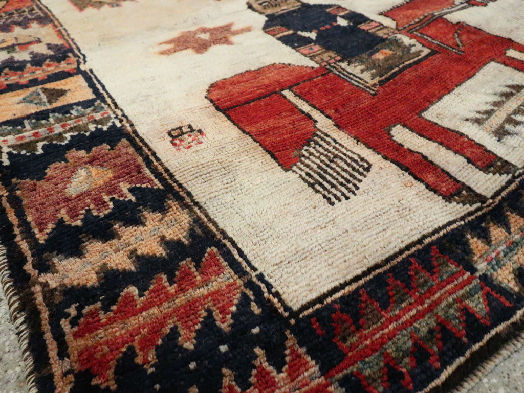 Vintage Persian Pictorial Bakhtiari Rug, No.29175 - Galerie Shabab