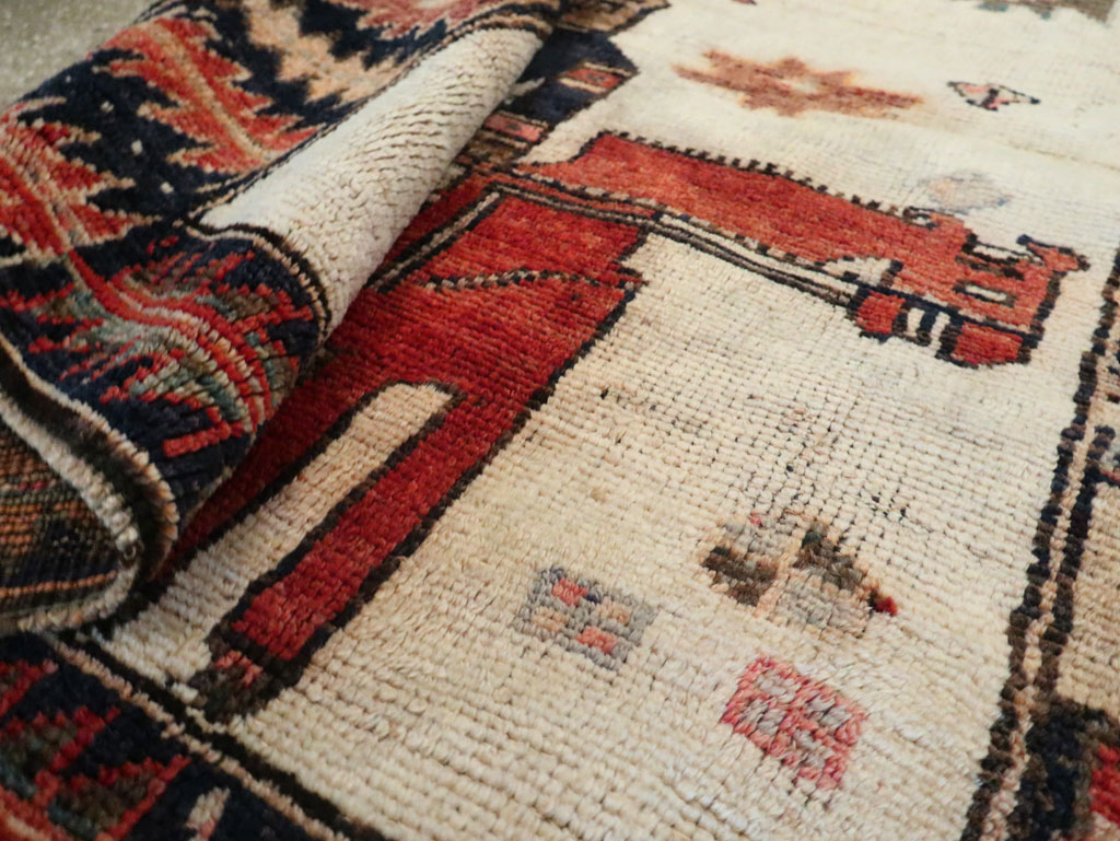 Vintage Persian Pictorial Bakhtiari Rug, No.29175 - Galerie Shabab