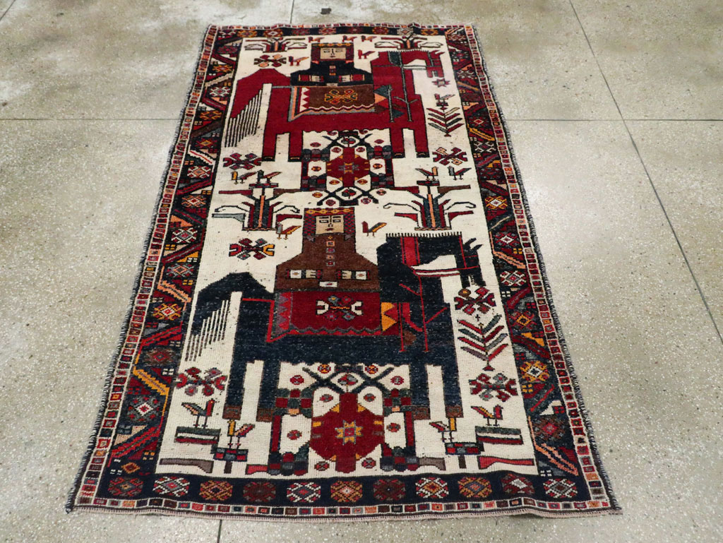 Vintage Persian Bakhtiari Pictorial Accent Rug, No.29176 - Galerie Shabab
