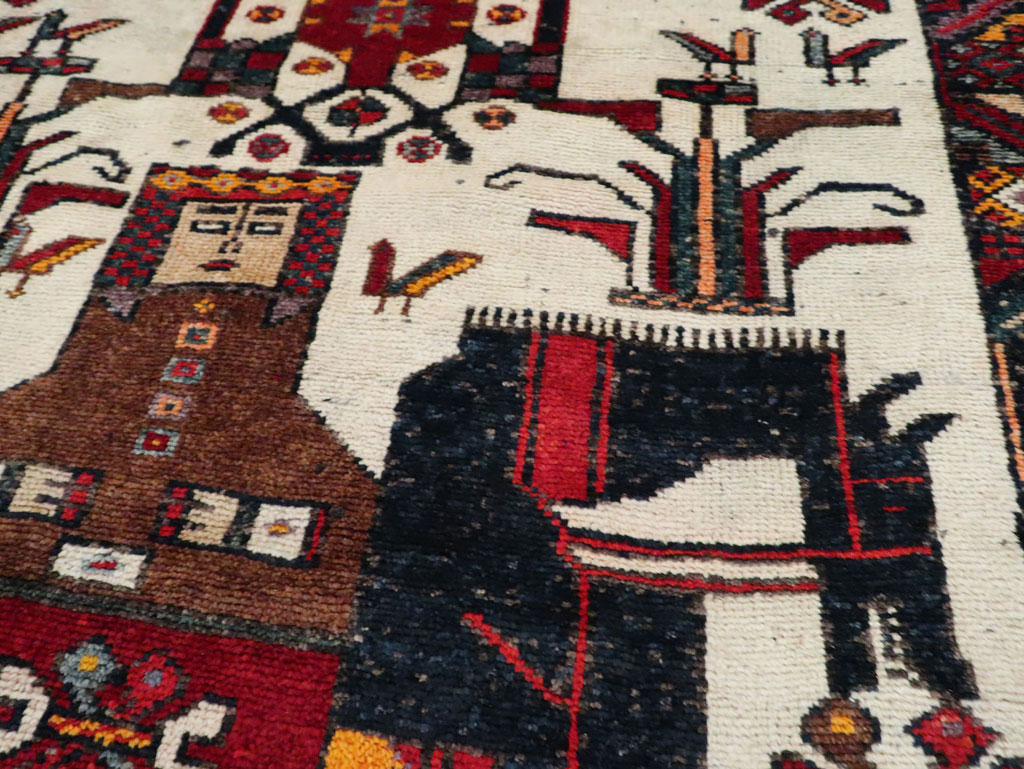 Vintage Persian Bakhtiari Pictorial Accent Rug, No.29176 - Galerie Shabab