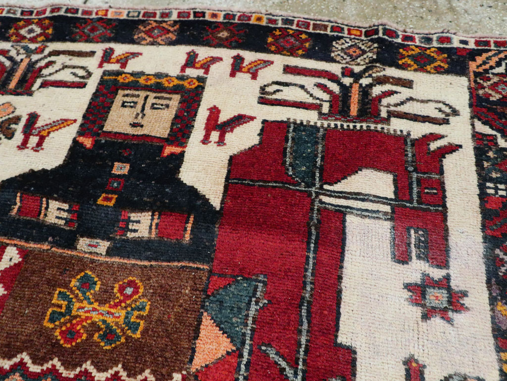 Vintage Persian Bakhtiari Pictorial Accent Rug, No.29176 - Galerie Shabab