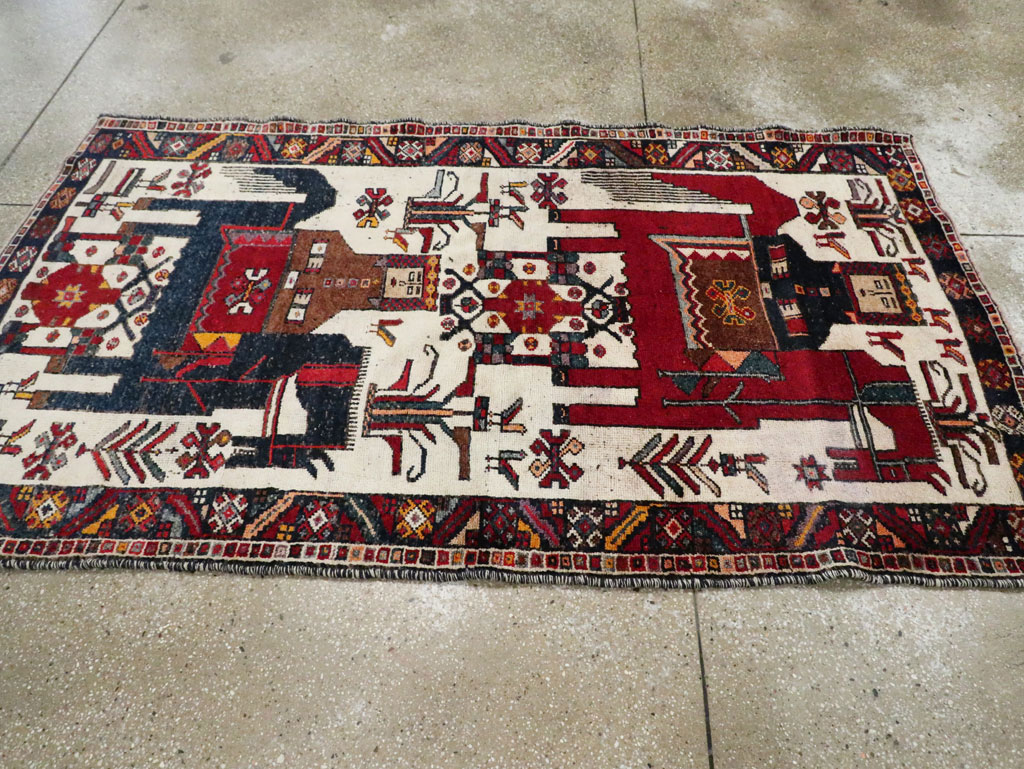 Vintage Persian Bakhtiari Pictorial Accent Rug, No.29176 - Galerie Shabab