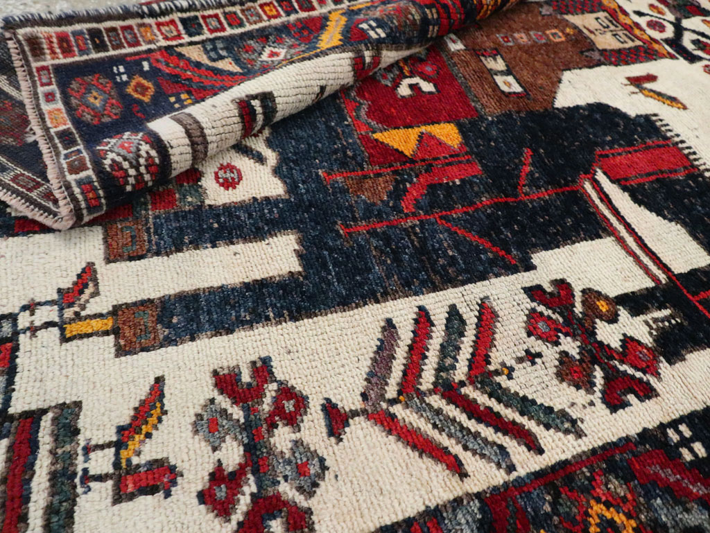 Vintage Persian Bakhtiari Pictorial Accent Rug, No.29176 - Galerie Shabab