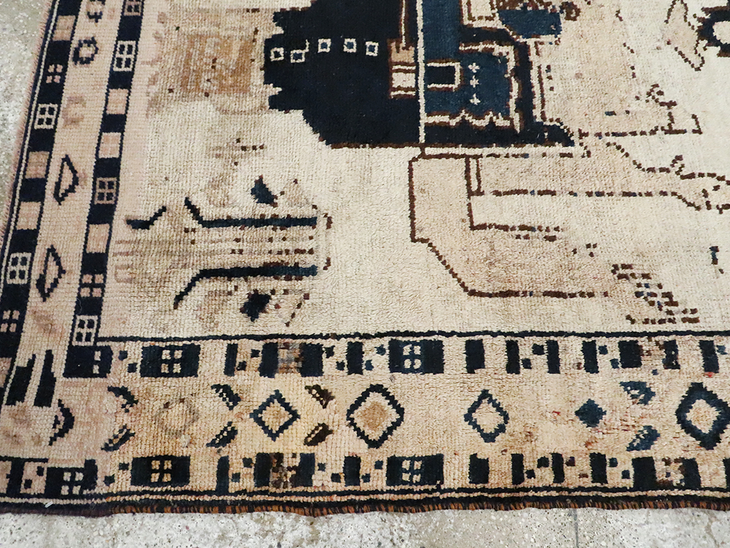 Vintage Persian Bakhtiari Pictorial Rug, No.29177 - Galerie Shabab