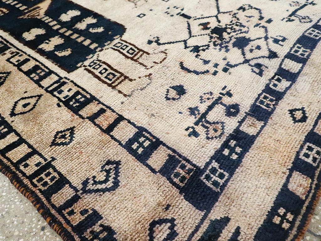 Vintage Persian Bakhtiari Pictorial Rug, No.29177 - Galerie Shabab