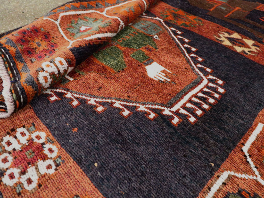 Vintage Persian Pictorial Bakhtiari Rug, No.29178 - Galerie Shabab