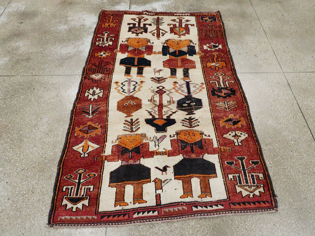 Vintage Persian Bakhtiari Pictorial Accent Rug, No.29181 - Galerie Shabab