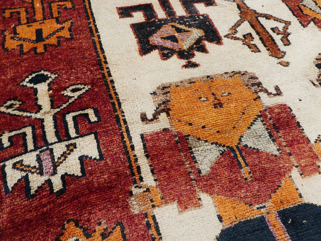 Vintage Persian Bakhtiari Pictorial Accent Rug, No.29181 - Galerie Shabab