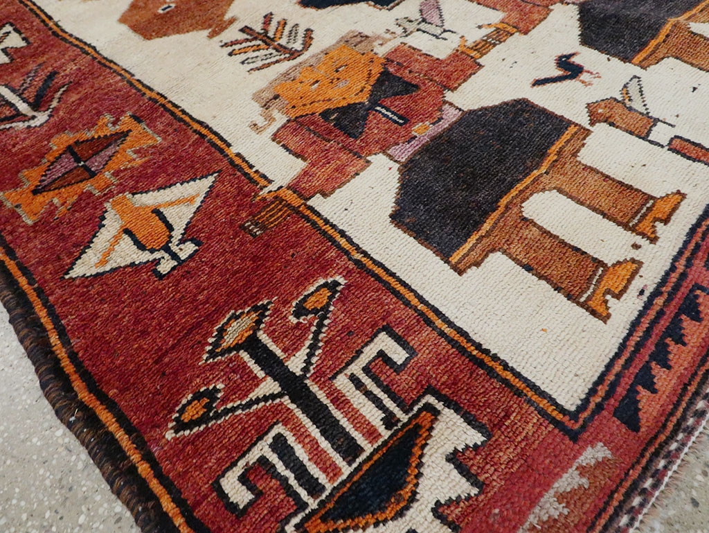 Vintage Persian Bakhtiari Pictorial Accent Rug, No.29181 - Galerie Shabab