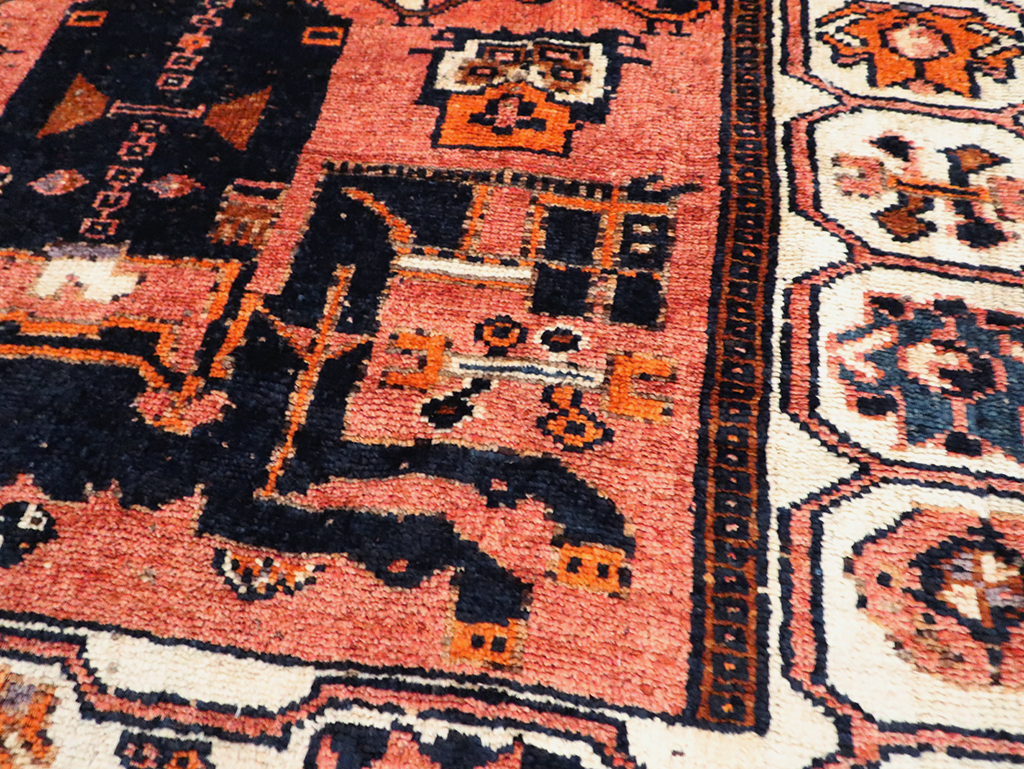 Tribal Persian Pictorial Bakhtiari Accent Rug, No.29183 - Galerie Shabab