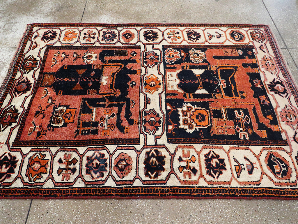 Tribal Persian Pictorial Bakhtiari Accent Rug, No.29183 - Galerie Shabab