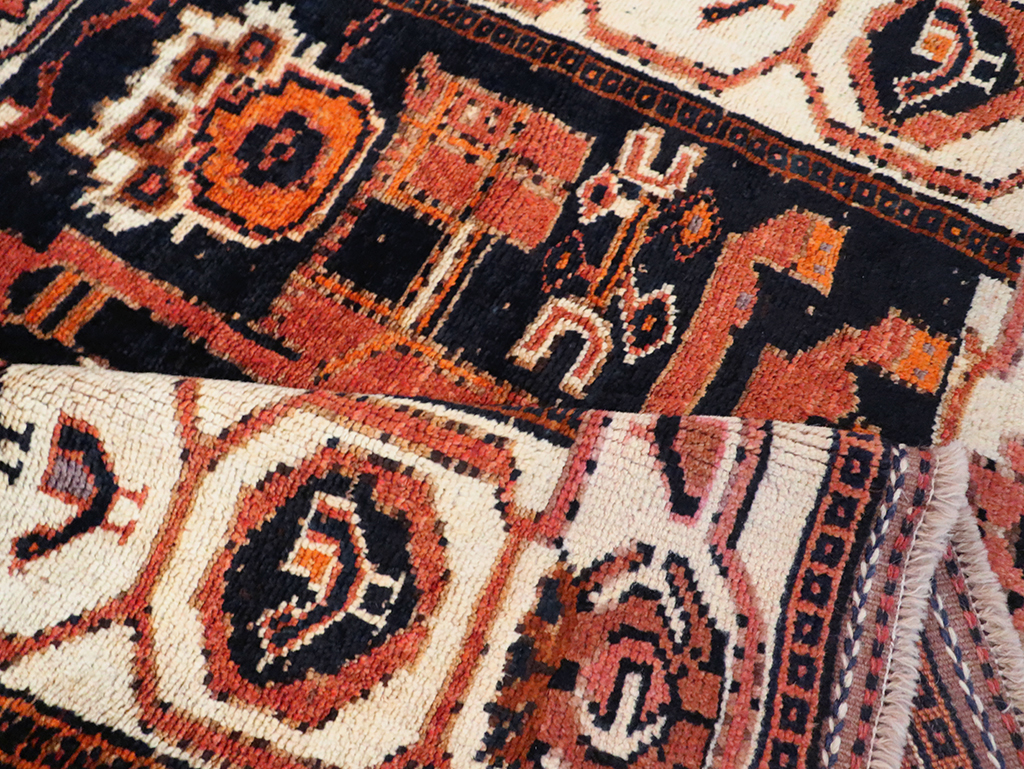 Tribal Persian Pictorial Bakhtiari Accent Rug, No.29183 - Galerie Shabab