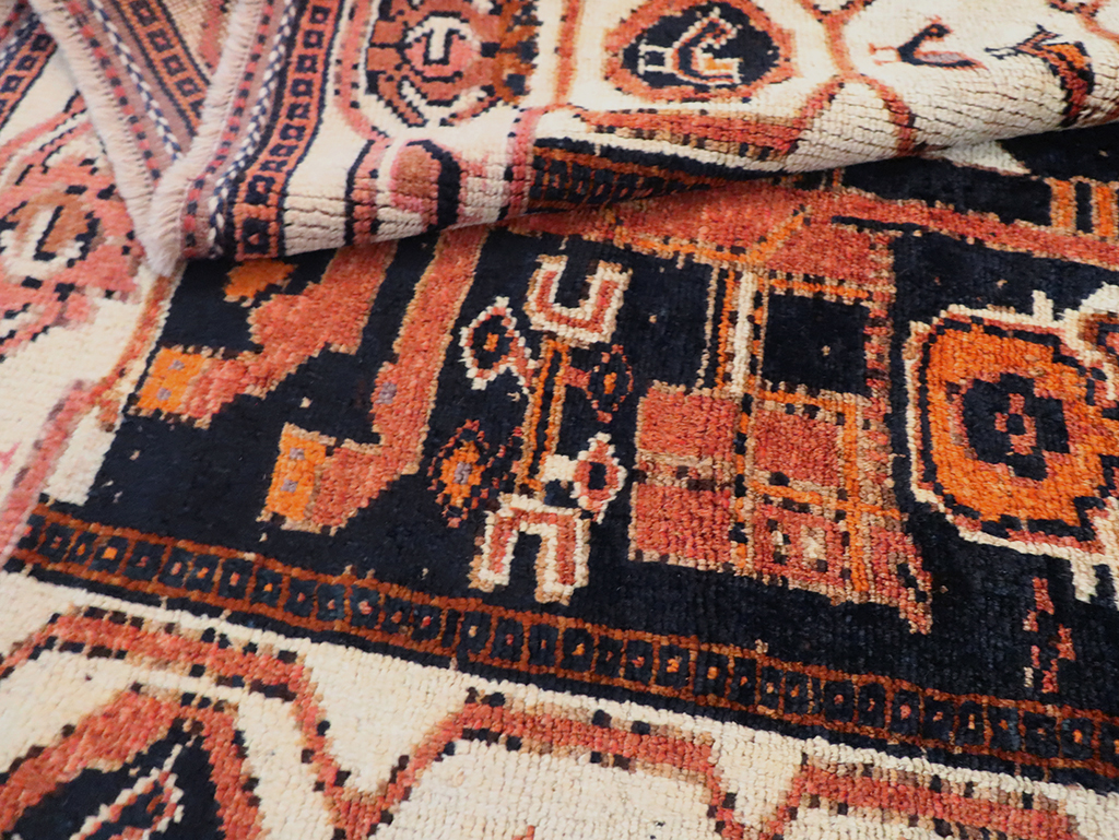 Tribal Persian Pictorial Bakhtiari Accent Rug, No.29183 - Galerie Shabab