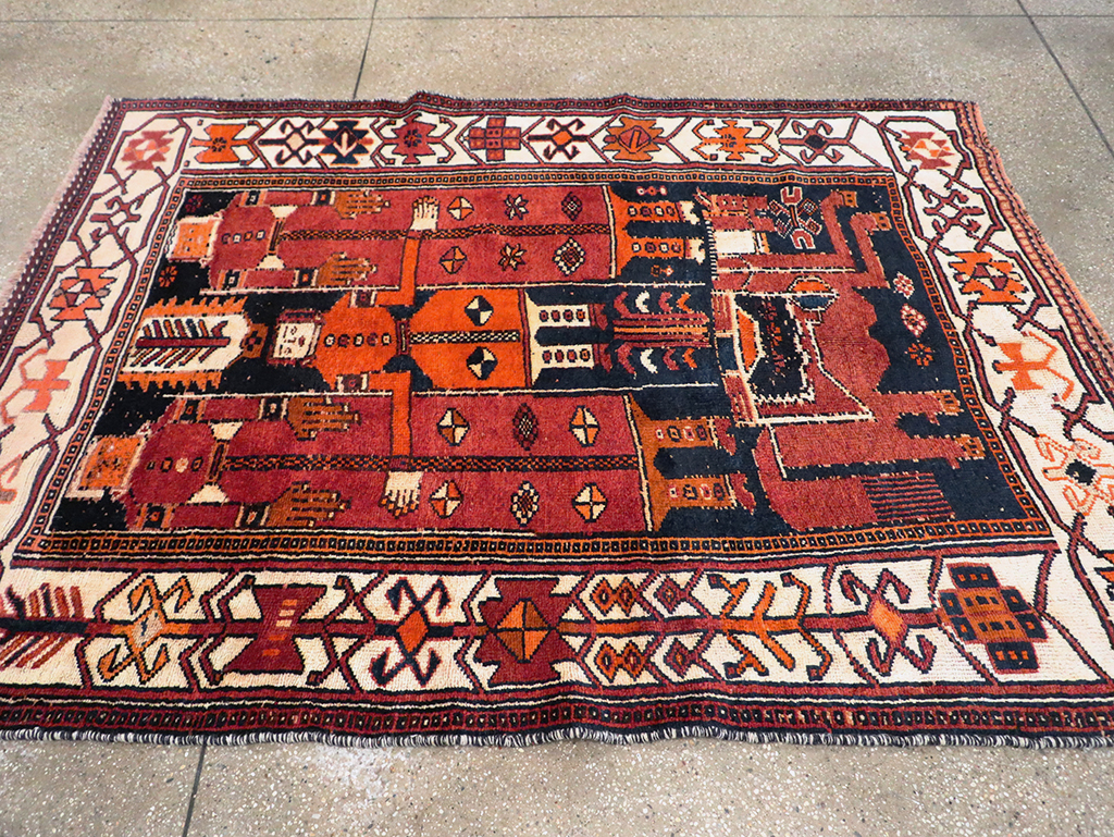 Tribal Persian Pictorial Bakhtiari Accent Rug, No.29184 - Galerie Shabab