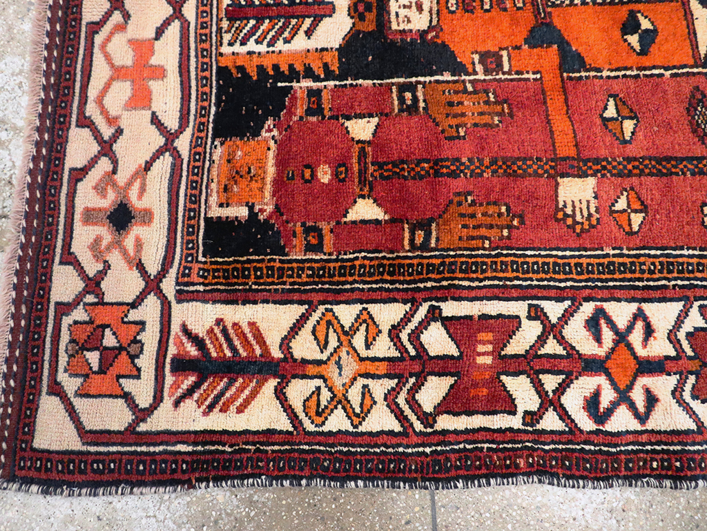 Tribal Persian Pictorial Bakhtiari Accent Rug, No.29184 - Galerie Shabab