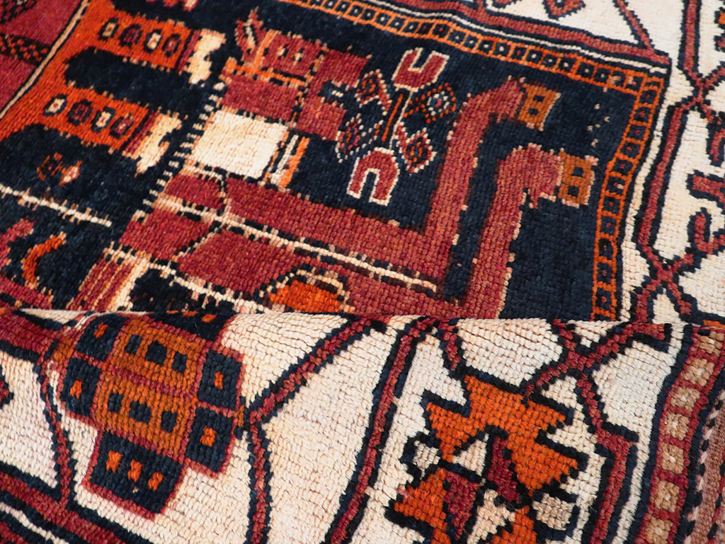 Tribal Persian Pictorial Bakhtiari Accent Rug, No.29184 - Galerie Shabab