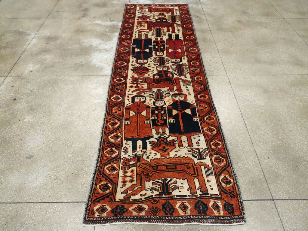Vintage Persian Bakhtiari Pictorial Runner, No.29185 - Galerie Shabab
