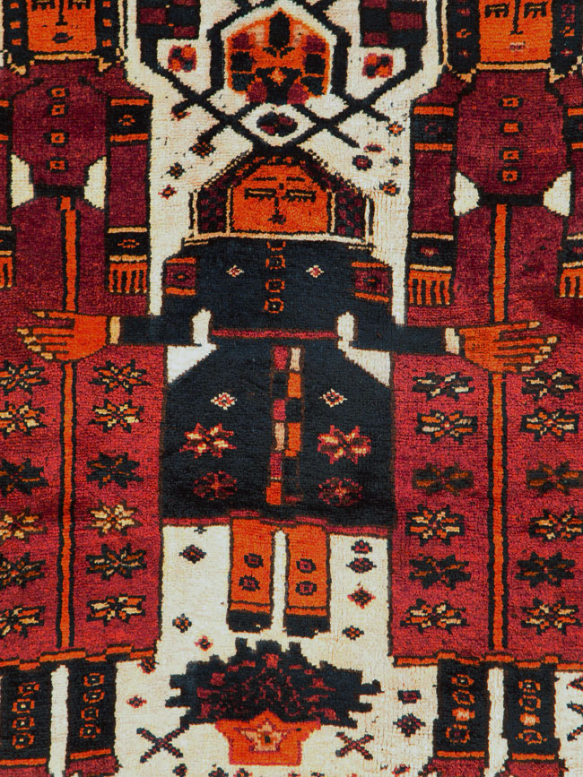 Vintage Persian Bakhtiari Pictorial Accent Rug, No.29186 - Galerie Shabab