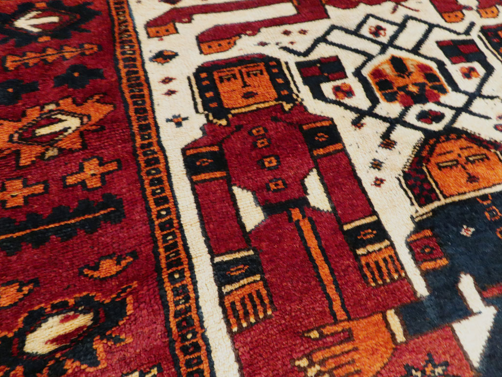 Vintage Persian Bakhtiari Pictorial Accent Rug, No.29186 - Galerie Shabab