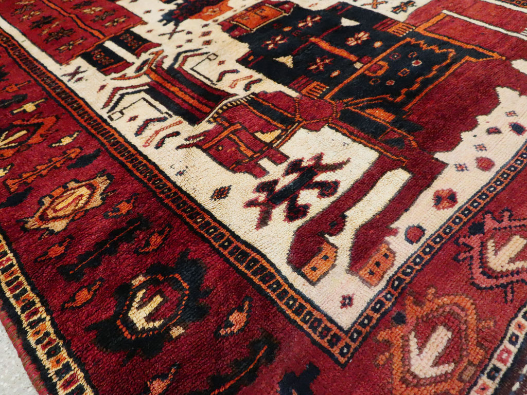 Vintage Persian Bakhtiari Pictorial Accent Rug, No.29186 - Galerie Shabab
