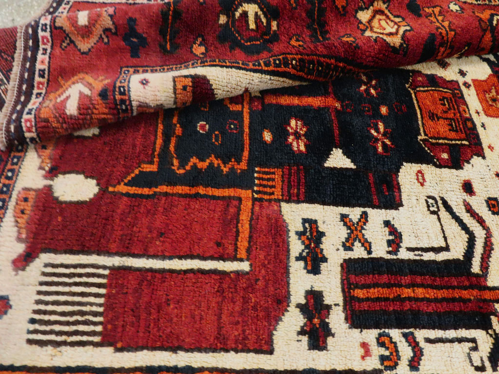 Vintage Persian Bakhtiari Pictorial Accent Rug, No.29186 - Galerie Shabab