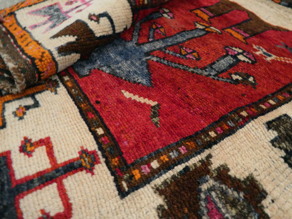 Vintage Persian Pictorial Bakhtiari Rug, No.29188 - Galerie Shabab