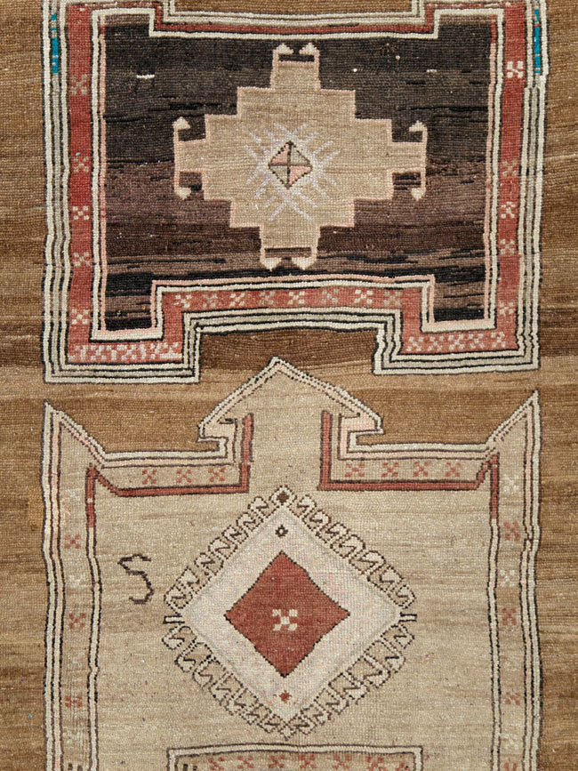 Vintage Turkish Anatolian Room Size Carpet, No.29217 - Galerie Shabab