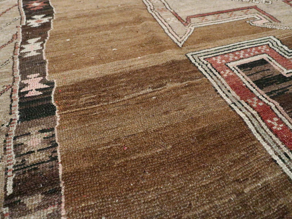 Vintage Turkish Anatolian Room Size Carpet, No.29217 - Galerie Shabab