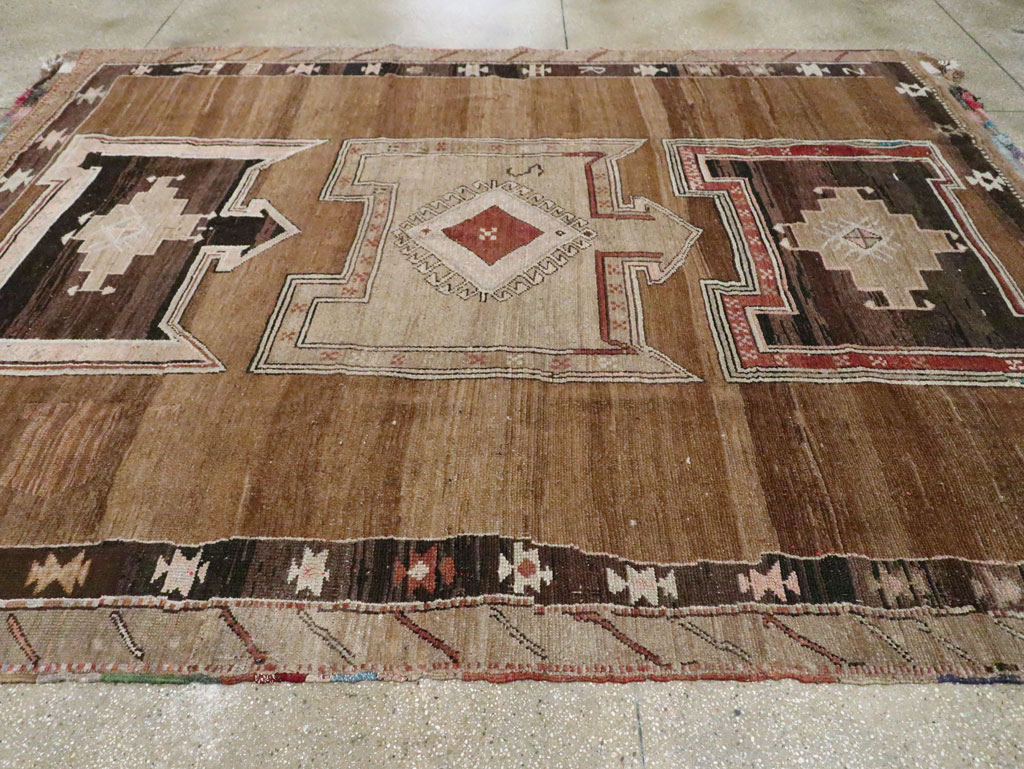 Vintage Turkish Anatolian Room Size Carpet, No.29217 - Galerie Shabab