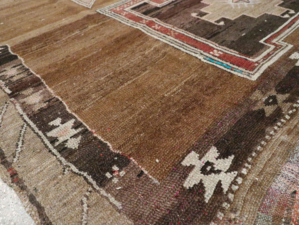 Vintage Turkish Anatolian Room Size Carpet, No.29217 - Galerie Shabab