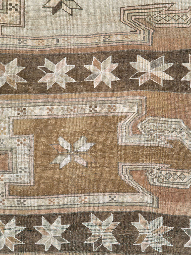 Vintage Anatolian Gallery Carpet, No.29221 - Galerie Shabab