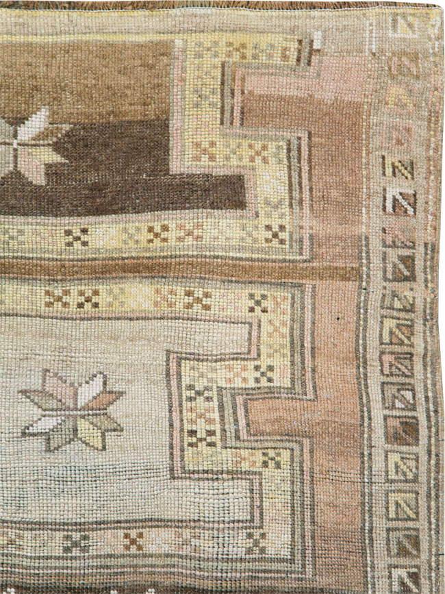 Vintage Anatolian Gallery Carpet, No.29221 - Galerie Shabab