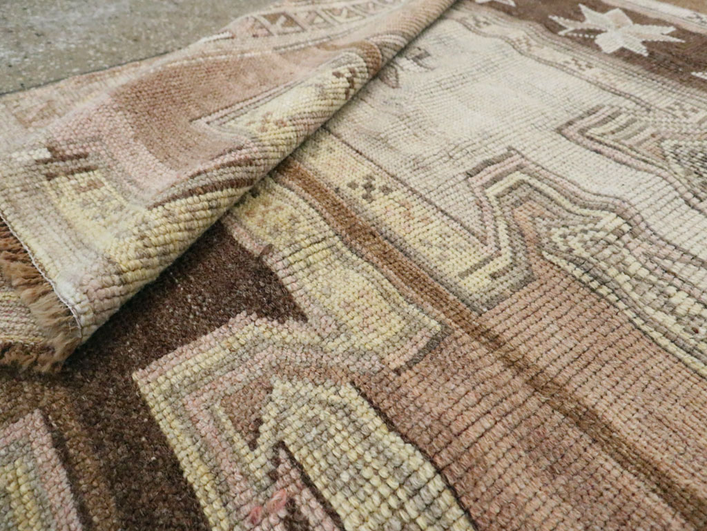 Vintage Anatolian Gallery Carpet, No.29221 - Galerie Shabab