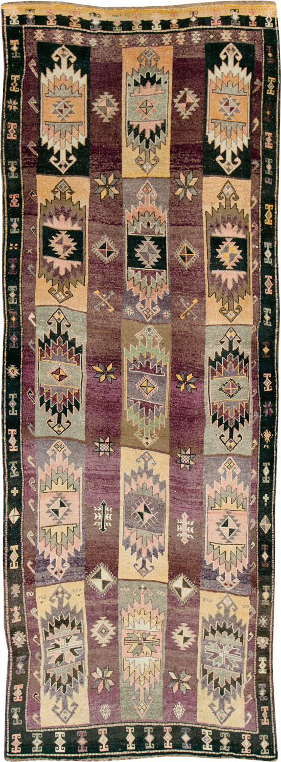 Vintage Turkish Anatolian Long Gallery Carpet, No.29227 - Galerie Shabab