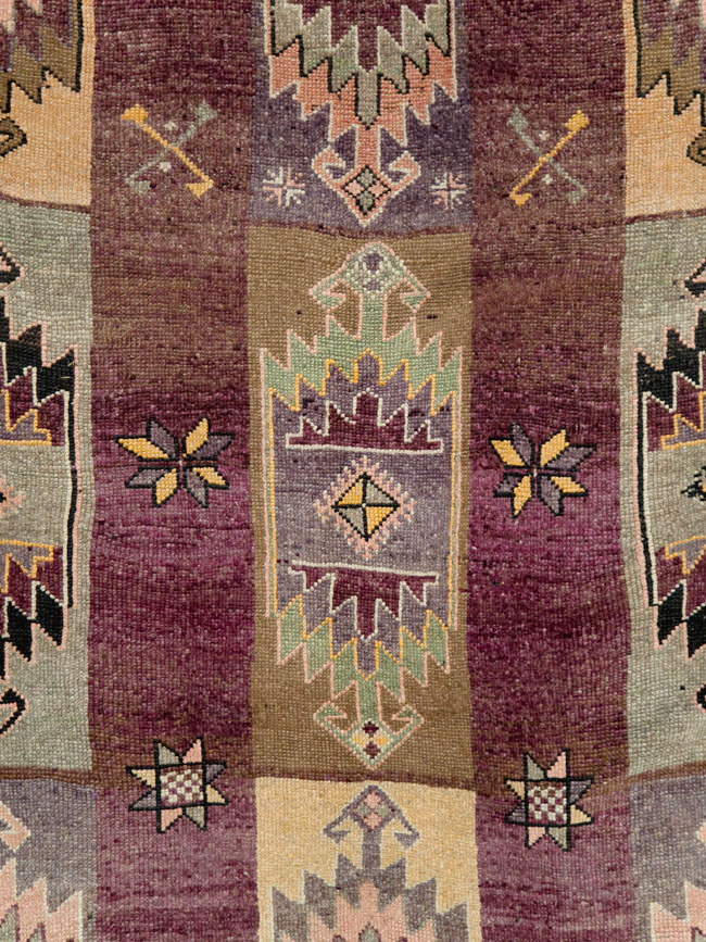 Vintage Turkish Anatolian Long Gallery Carpet, No.29227 - Galerie Shabab