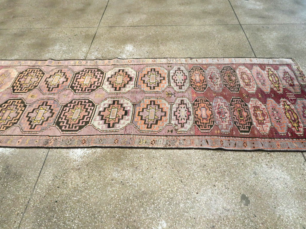 Vintage Turkish Anatolian Runner, No.29228 - Galerie Shabab