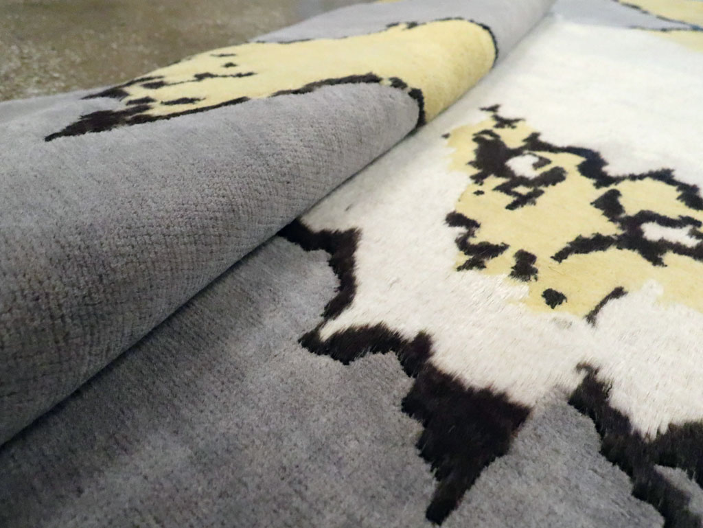 Contemporary Turkish Pictorial Accent Rug, No.29235 - Galerie Shabab