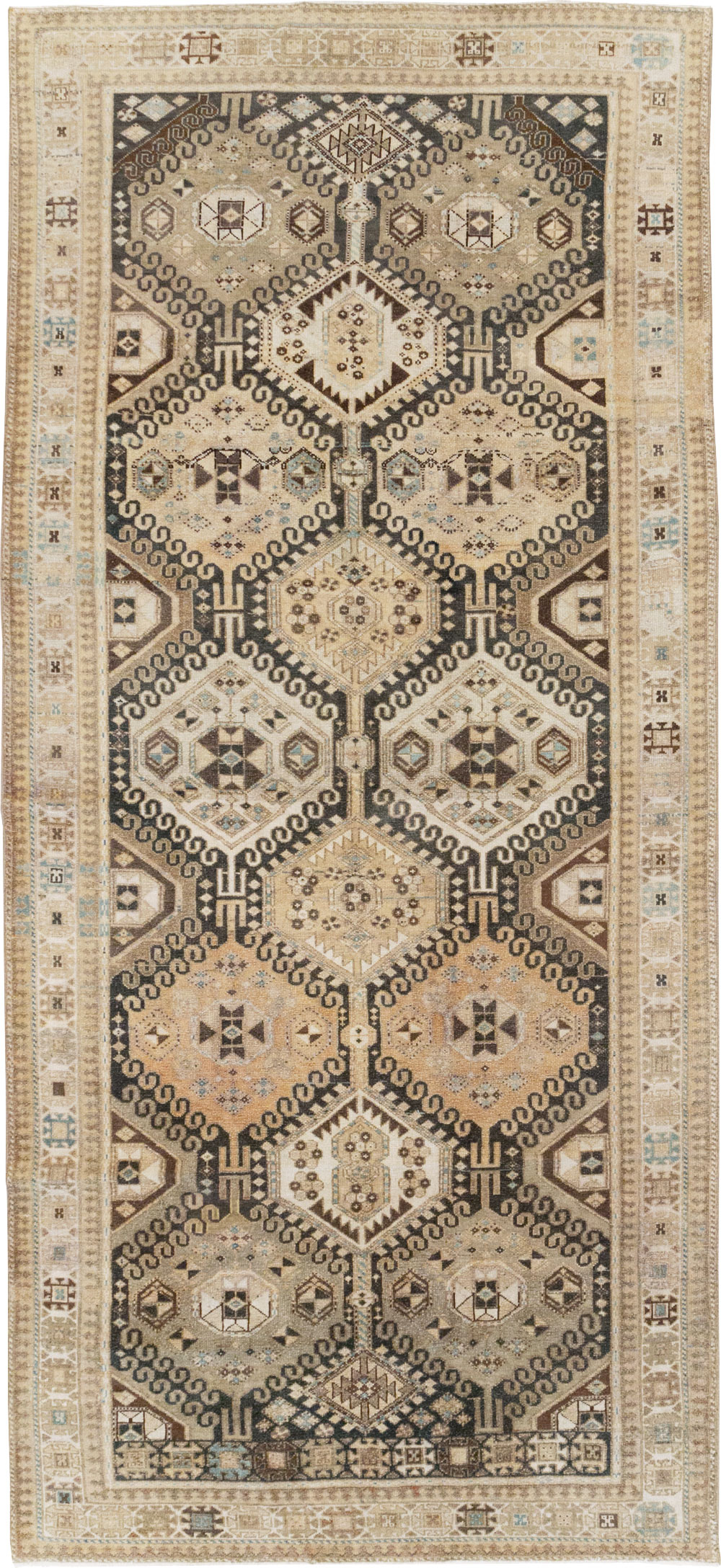 Vintage Persian Bakhtiari Tribal Wide Gallery Runner, No.29279 - Galerie Shabab